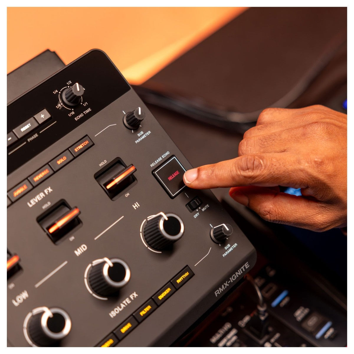 https://r2.gear4music.com/media/132/1326834/1200/preview.jpg