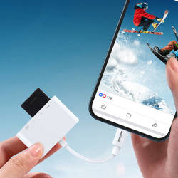 Adattatore con lettore di schede SD e TF, porta USB OTG e cavo con connettore Lightning bianco